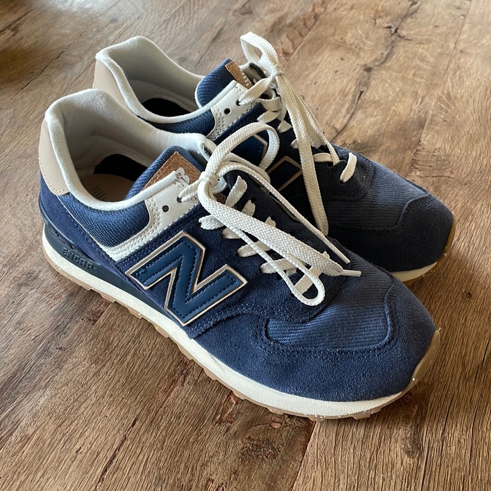 New Balance 574 Womens Size 8.5 Navy